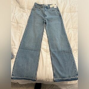 NEW WITH TAGS abercrombie 90s relaxed jeans high rise size 26 SHORT